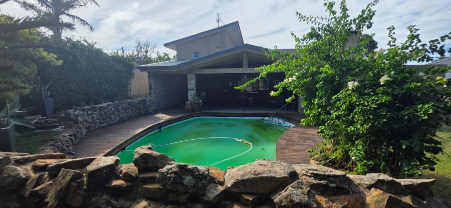 5 Bedroom Property for Sale in Gonubie Eastern Cape